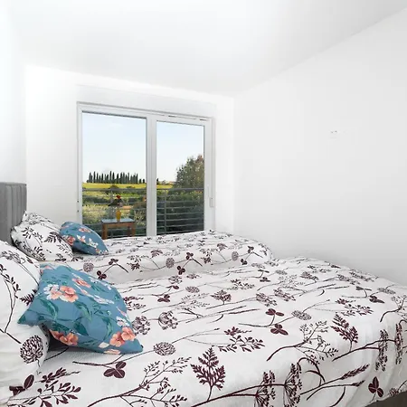 Ariel A4, Quiet Area Only 2 Km From The